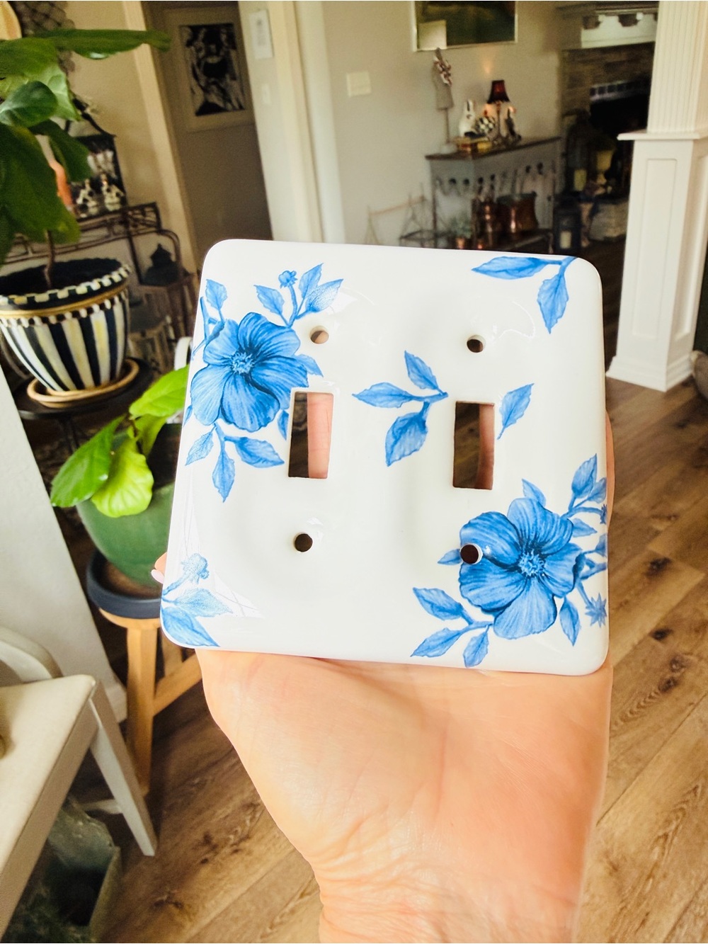 Vintage Blue Floral Ceramic Double Toggle Light Switch Cover - Picture 6 of 6